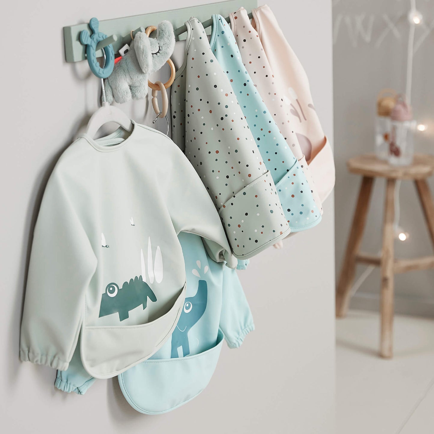 Babero con mangas y bolsillo | Playground Blue