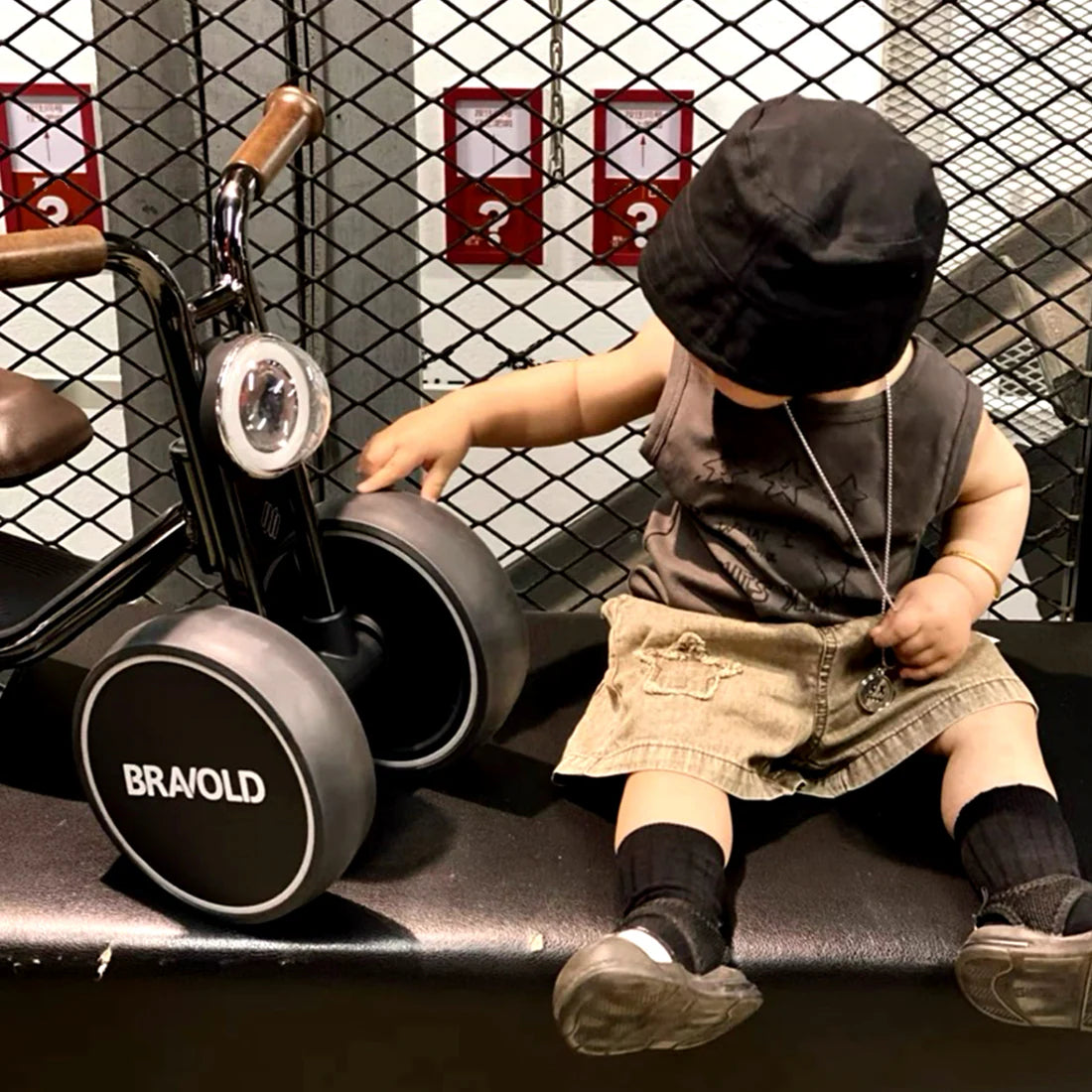 Bravold Little Biker triciclo infantil | Marrón Chrome
