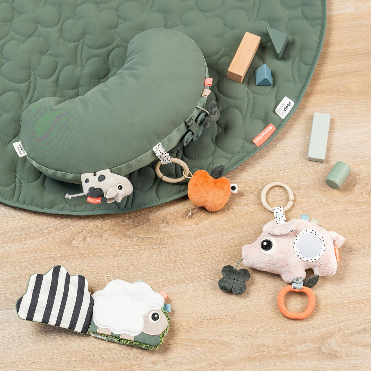 Almohada de actividades | Tummy time - Tiny farm Verde