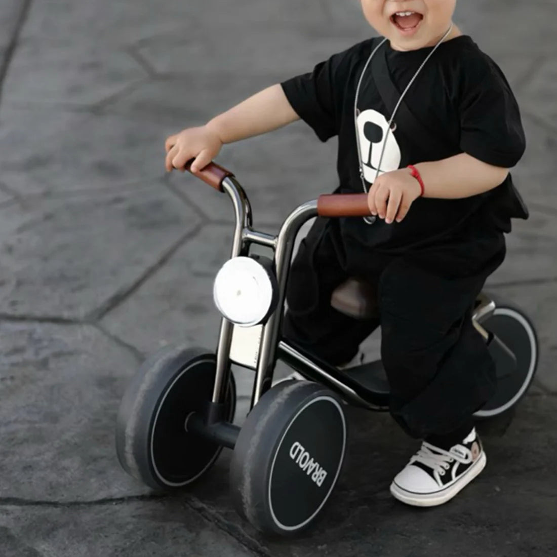 Bravold Little Biker triciclo infantil | Marrón Matte