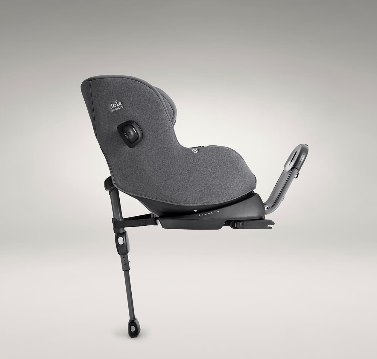 niño sentado en silla de coche Joie i-Prodigi