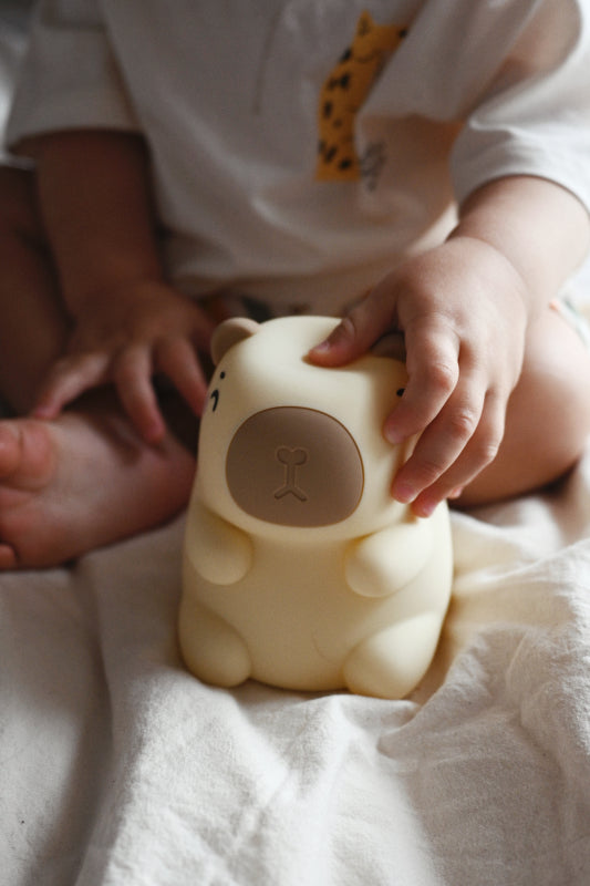 Luz nocturna capibara para niños