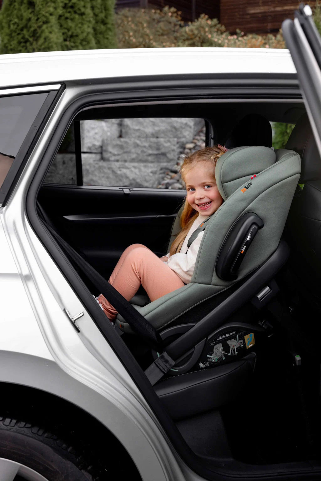 Descubre la silla de coche BeSafe Stretch 2 con amplio espacio para las piernas y máxima comodidad