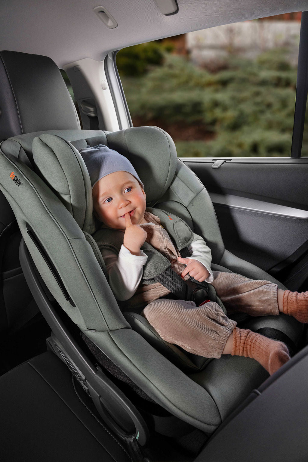 Descubre la silla de coche BeSafe Stretch 2 en la tienda especializada en seguridad Pequeños Viajeros