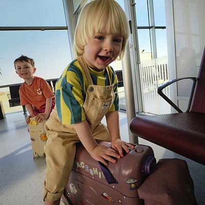 Stokke BedBox, maleta para niños cómodos viajes en avión