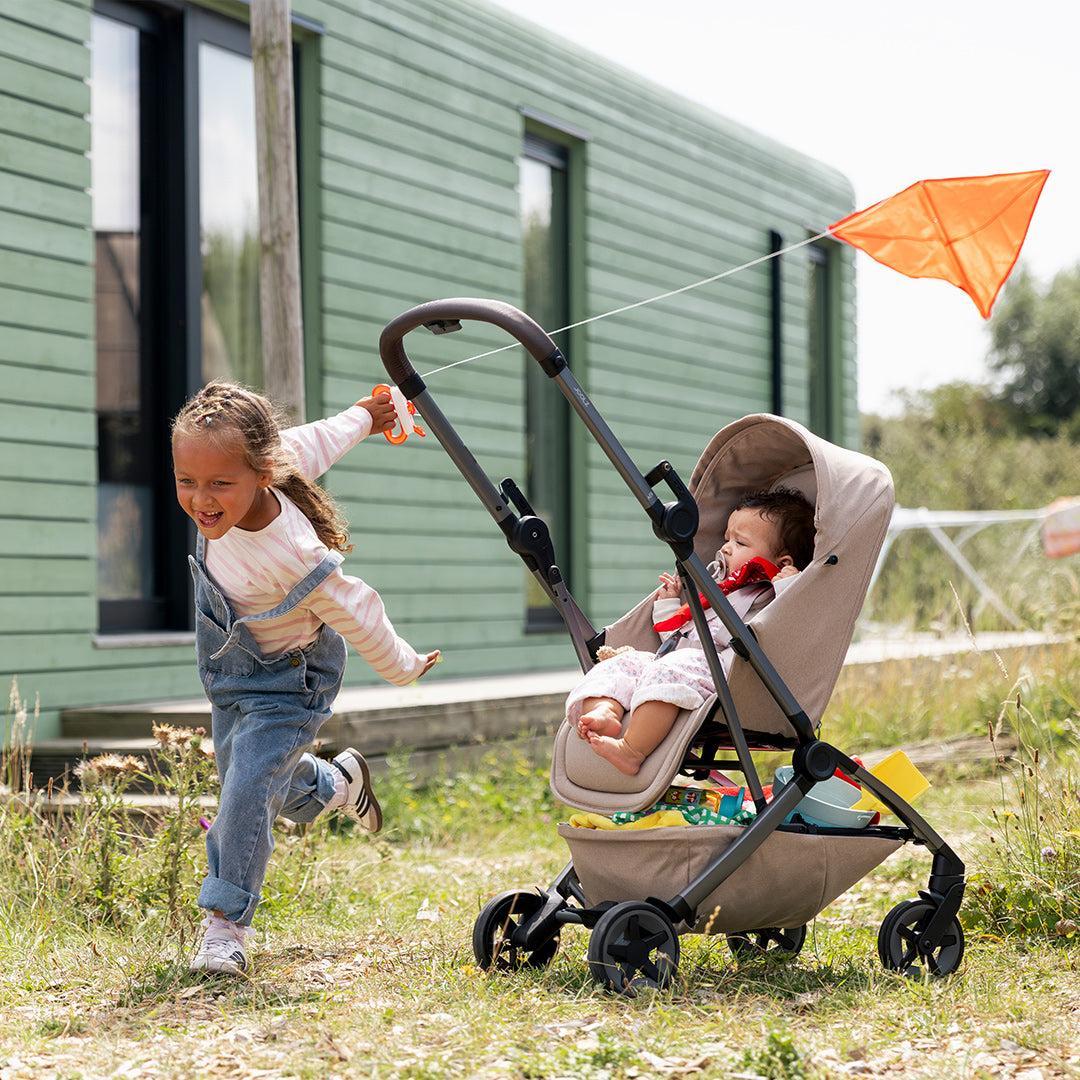 Joolz Aer2 Nest to Seat lifestyle uso diario bebé