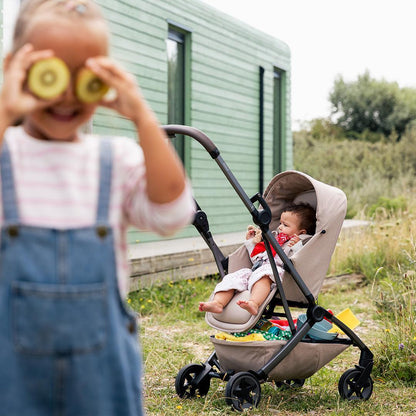 Joolz Aer2 Nest to Seat lifestyle vista lateral