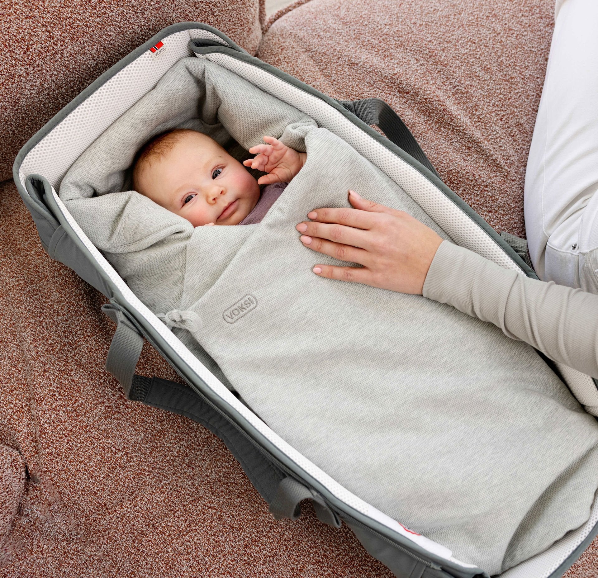 Saco Voksi Wool Wrap color verde Misty Green para carrito de bebé